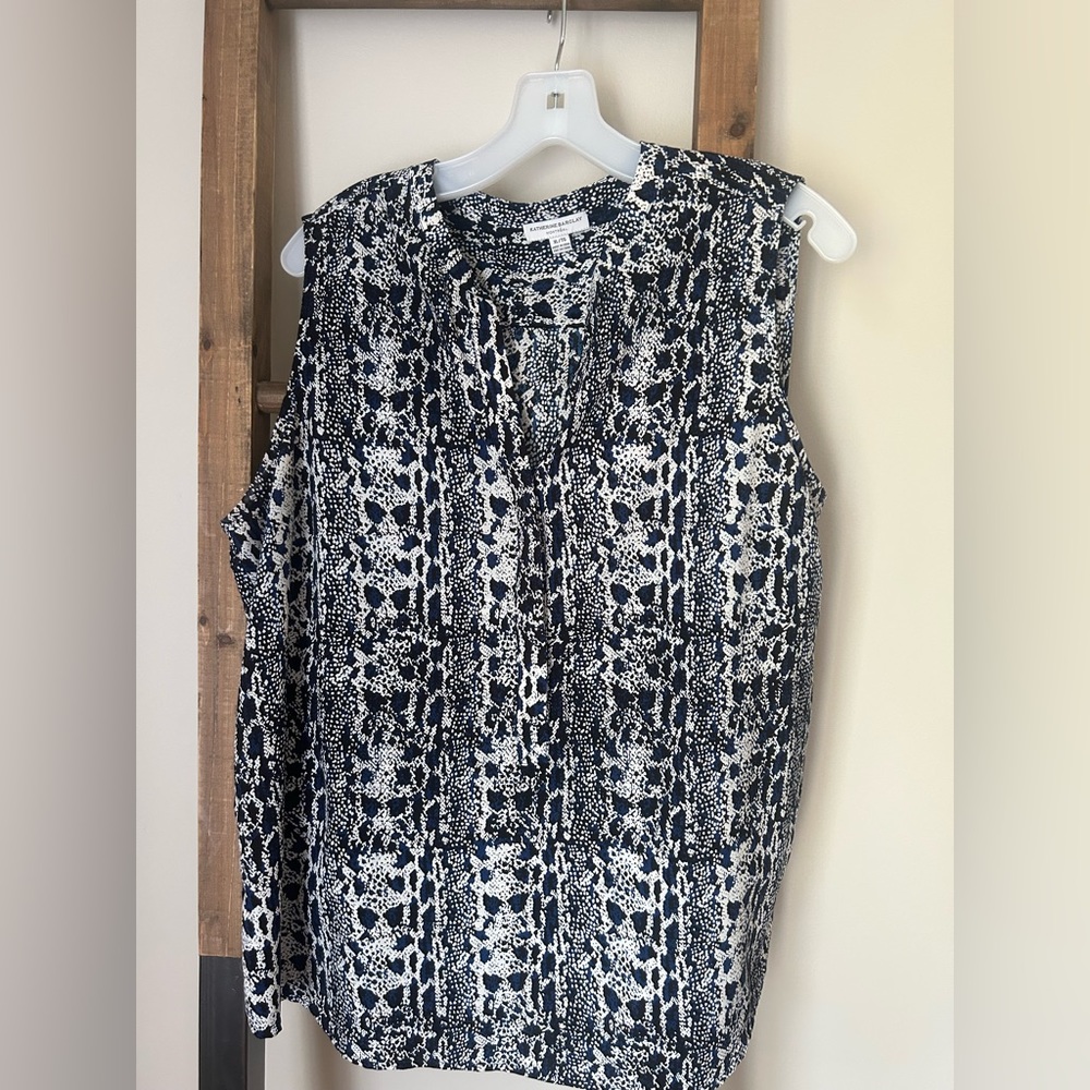 Black/White/Blue sleeveless blouse, size XL brand Katherine Barclay
